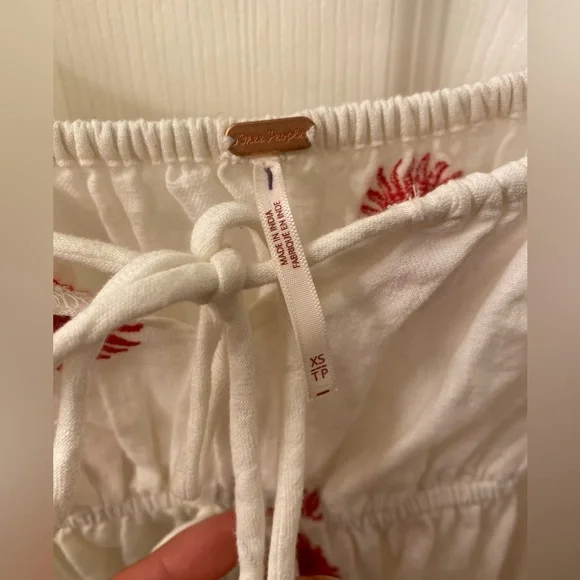 Free people White Dress with Red Floral Embroidery size XS oversized - Picture 5 of 10